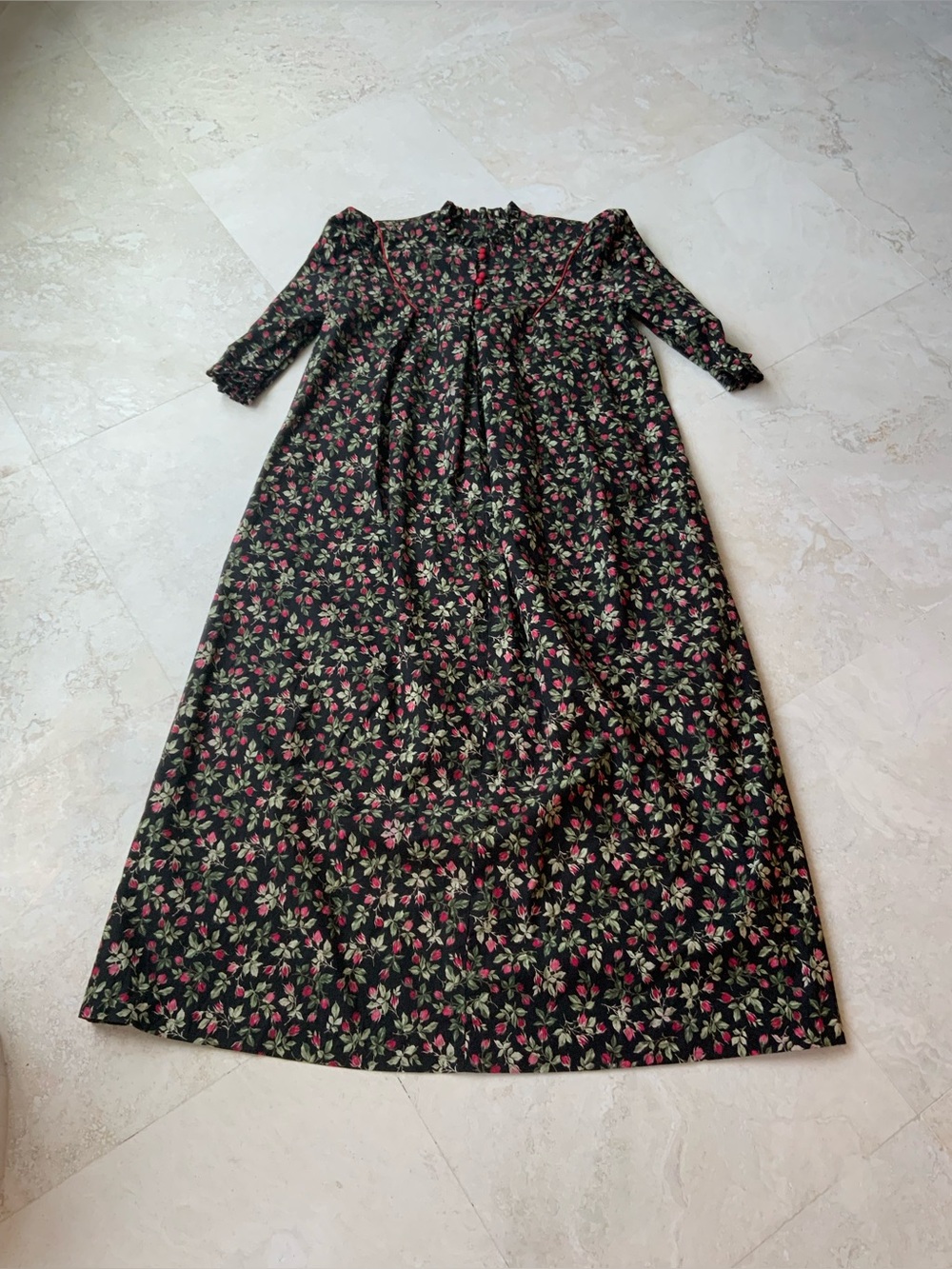 Vintage Floral Red & Black print Princess Kaiulani Hawaiian Muumuu sz 12